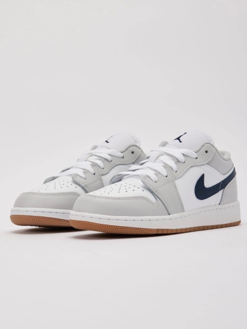 Air Jordan 1 Low - Georgetown (6.5Y / 8.0 Women's)